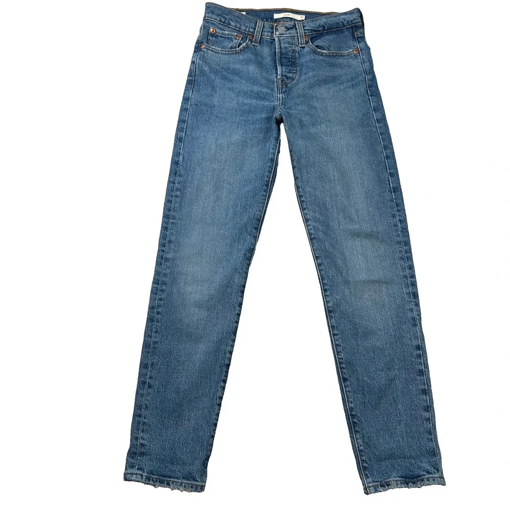 Levis Premium Wedgie Jeans Womens 25x28 Taper Classic Mid Wash Denim Button Fly